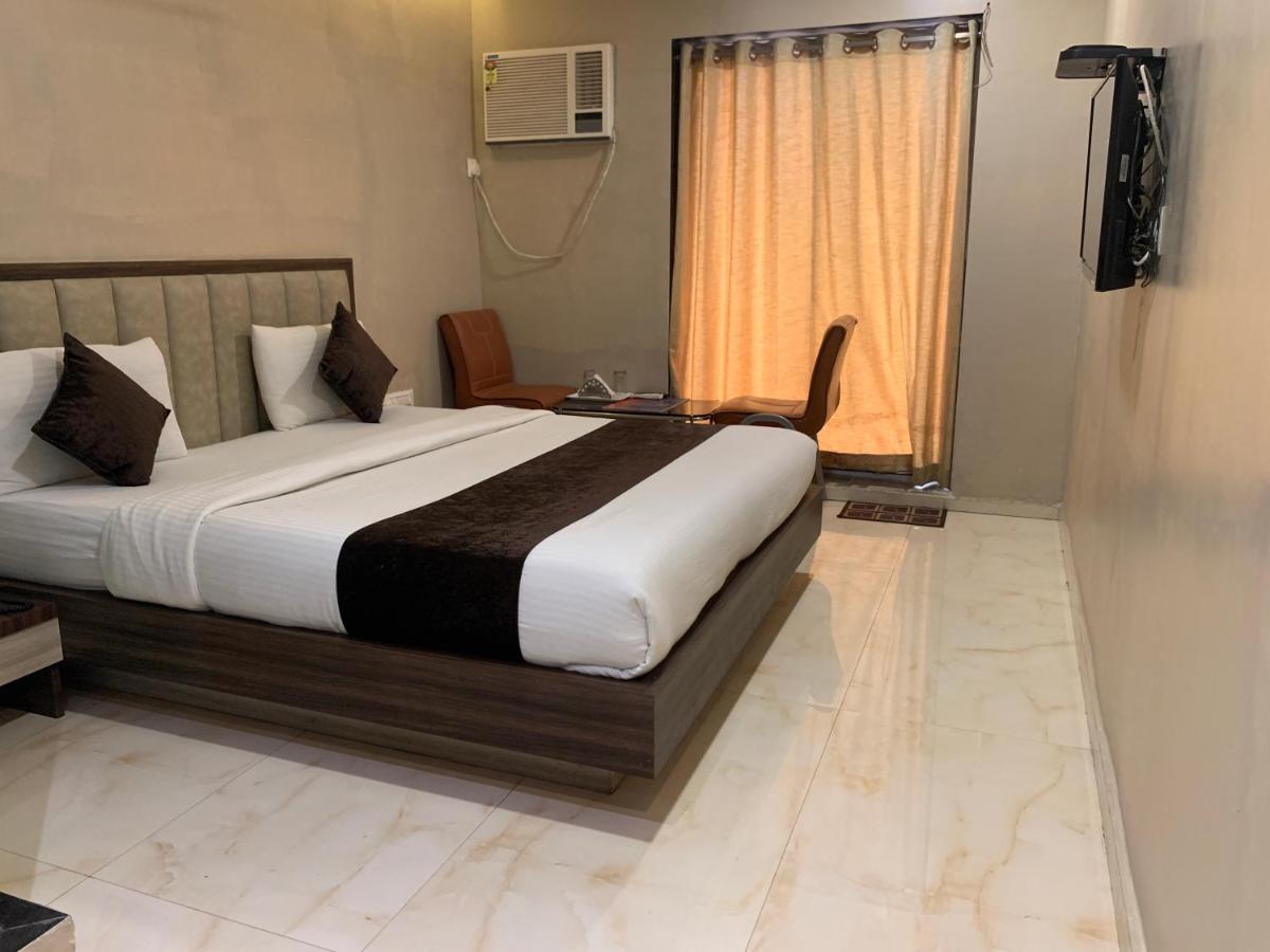 Hotel Merakee - Near Dahisar Mira Road Mumbai Exterior foto