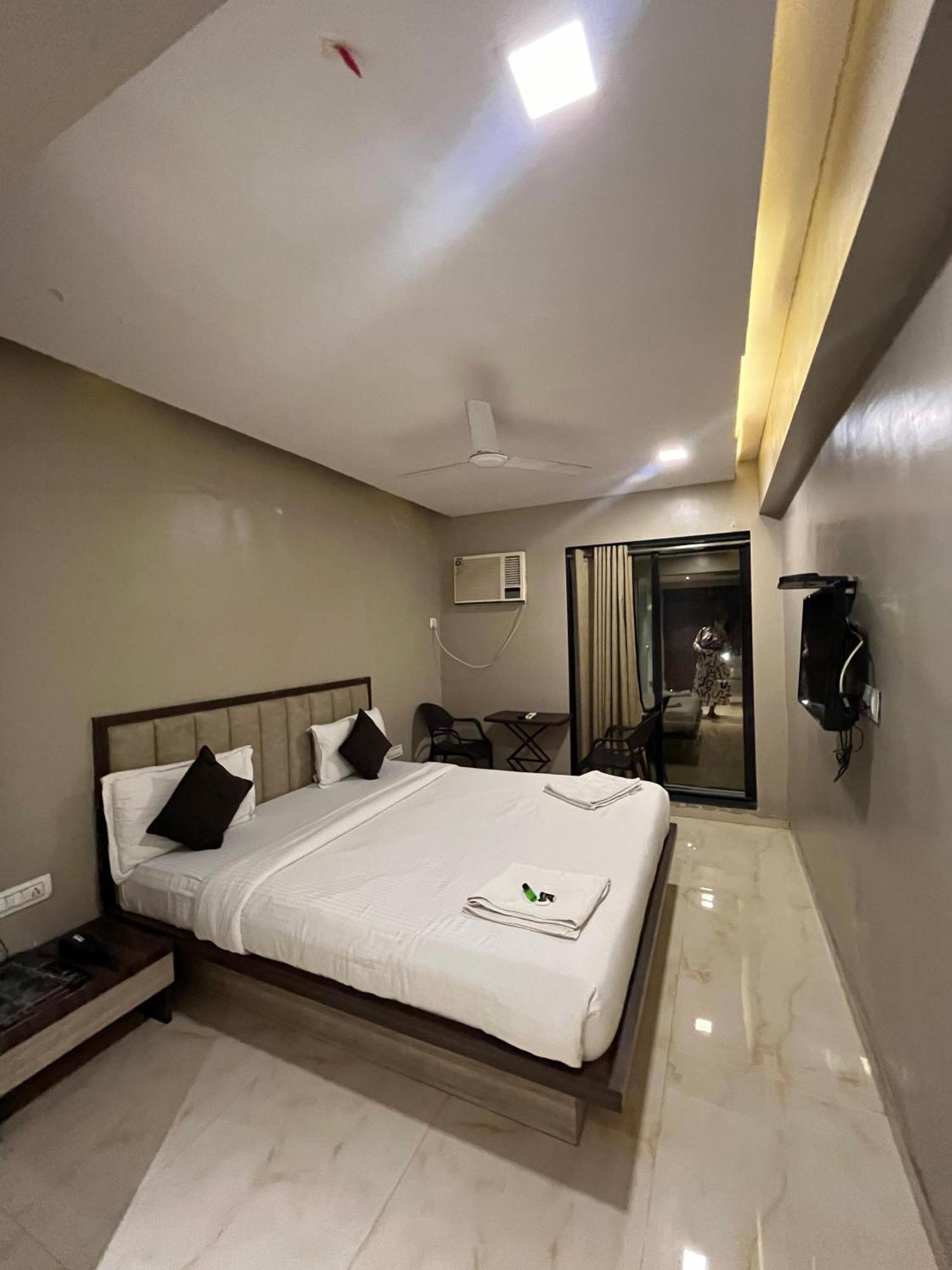 Hotel Merakee - Near Dahisar Mira Road Mumbai Exterior foto